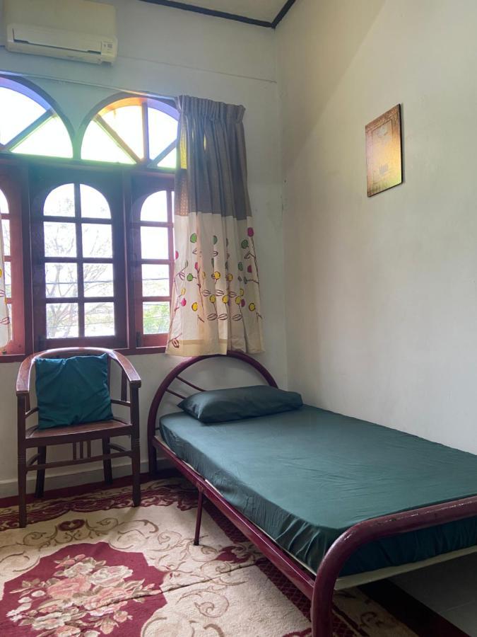 Aryaty Stay Pantai Batu Buruk Куала-Тренгану Экстерьер фото