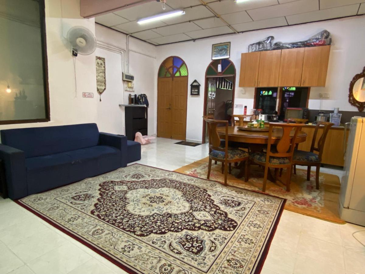 Aryaty Stay Pantai Batu Buruk Куала-Тренгану Экстерьер фото